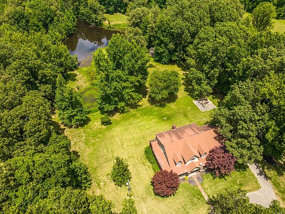 2nd image of 1835 Bobbitt Rd