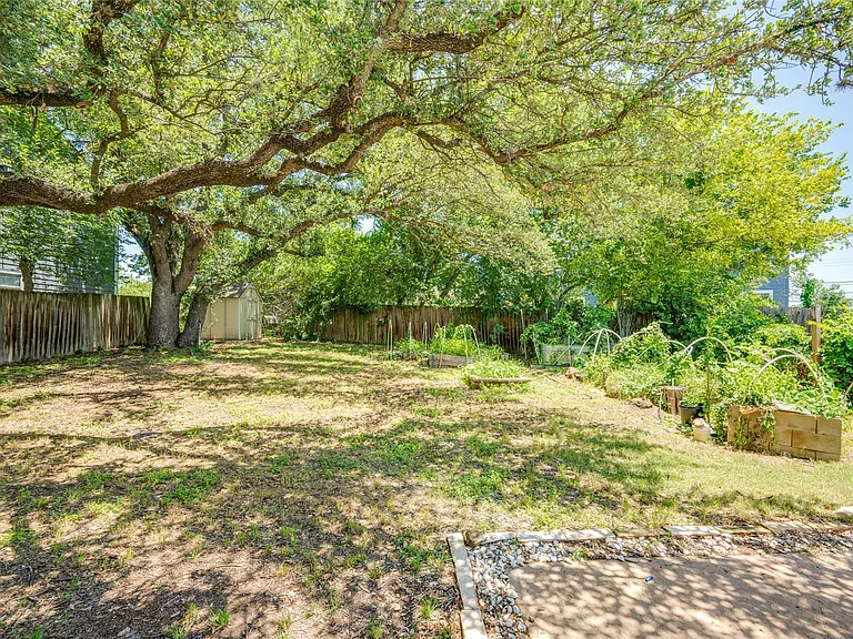 1707 Overhill Dr — Photo 32