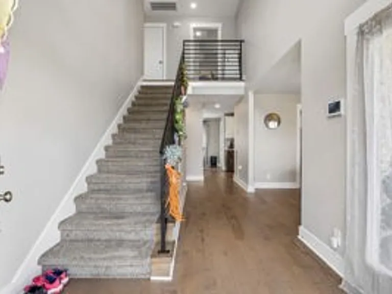 369 Frontier Dr — Photo 3