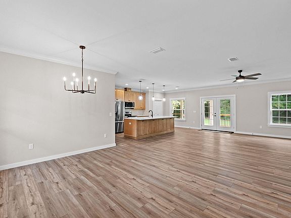 5th image of 781 Bay Ave