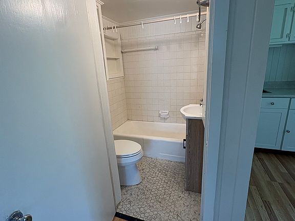 5th image of 4391 Kelly Ave #2