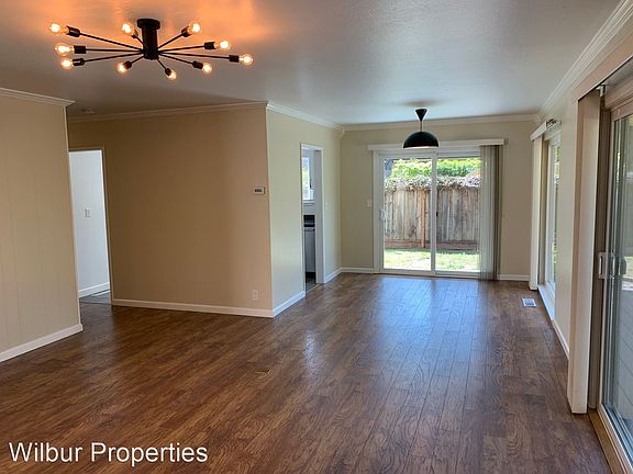 5th image of 800 University Ave APT 3