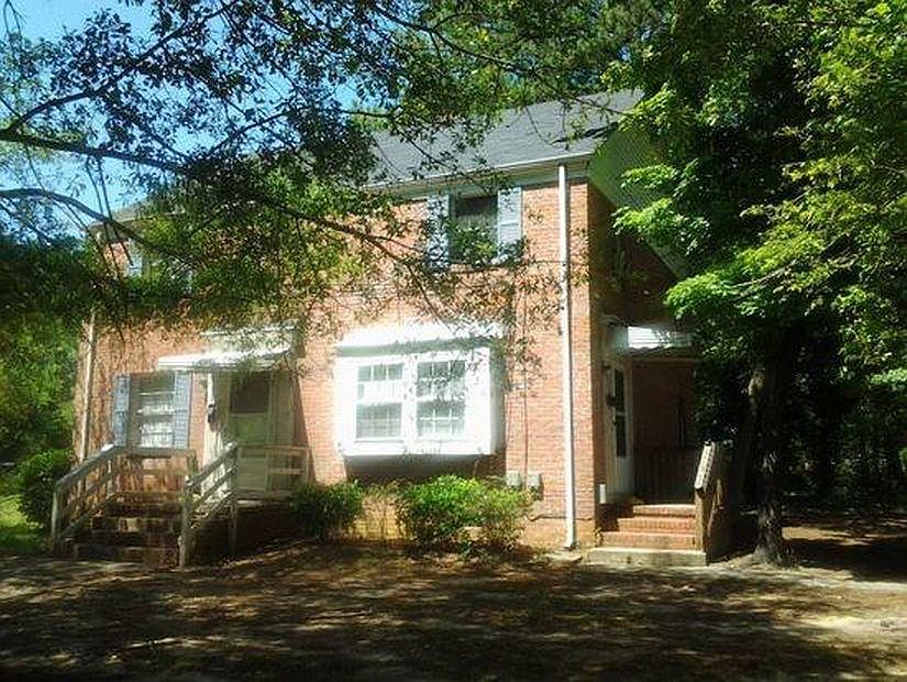 Front of building. Large Yard. Back porch area great for h