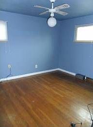 3rd image of 925 Willowdale Ave