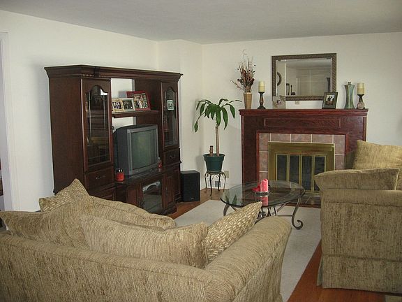 3rd image of 214 Euclid Dr