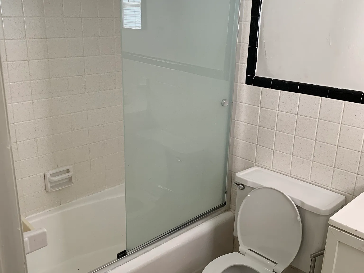 3 bed, 1.5 bath, 1278 sqft, $4,200 — Photo 3