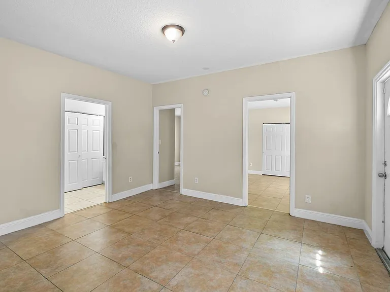 3721 Henry Ave — Photo 9