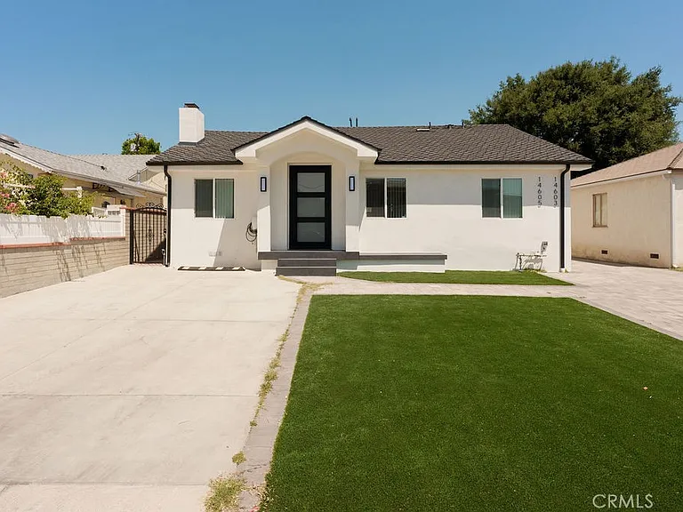 14605 Wyandotte St — Photo 49