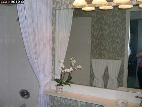 4th image of 32 Burnham Ct