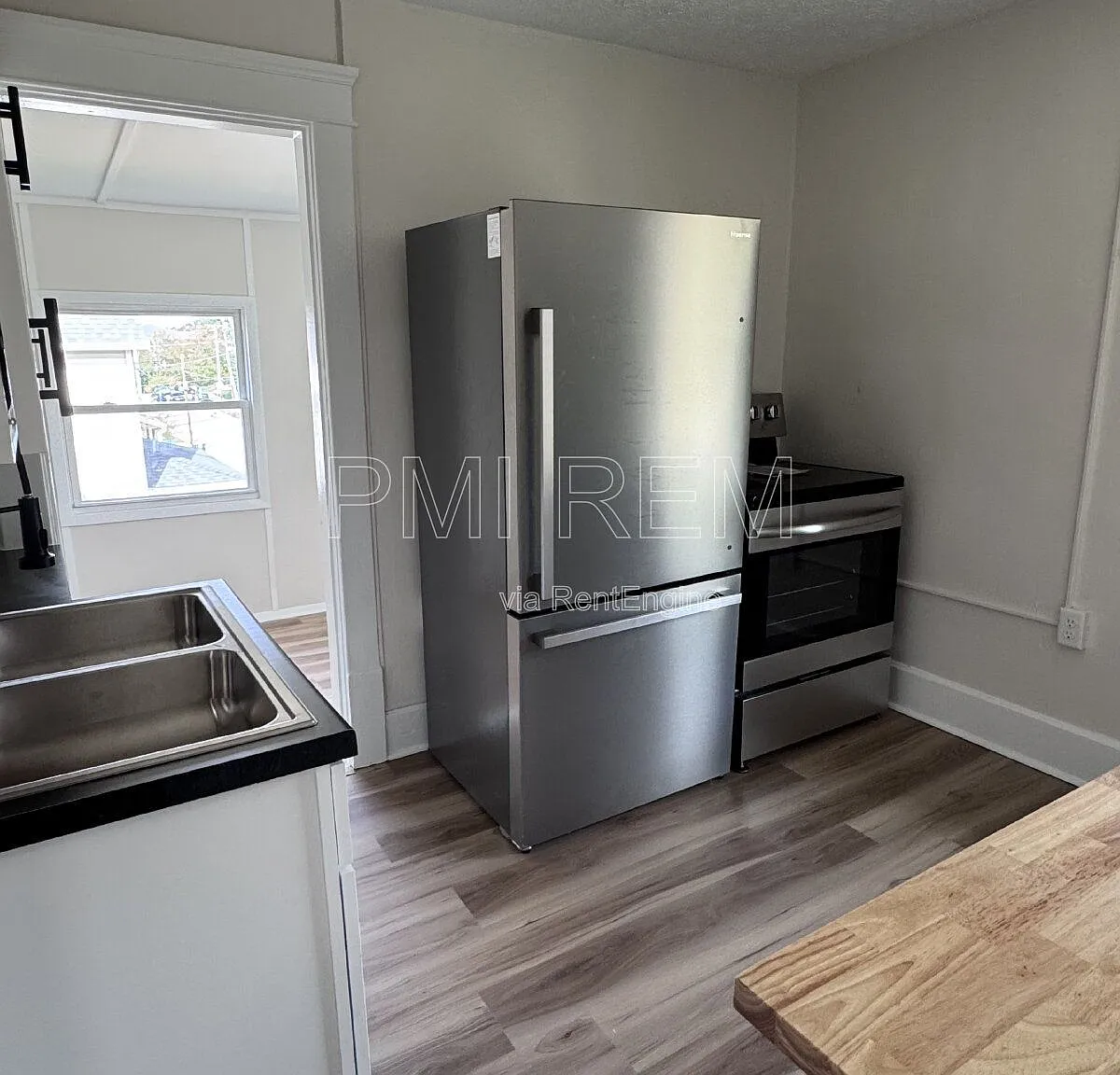 2 bed, 1.0 bath, 560 sqft, $1,005 — Photo 2