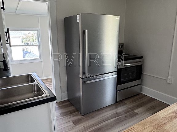 2nd image of 470 Sumner St APT 2