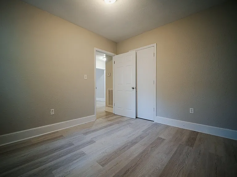 614 Ambassador St — Photo 26