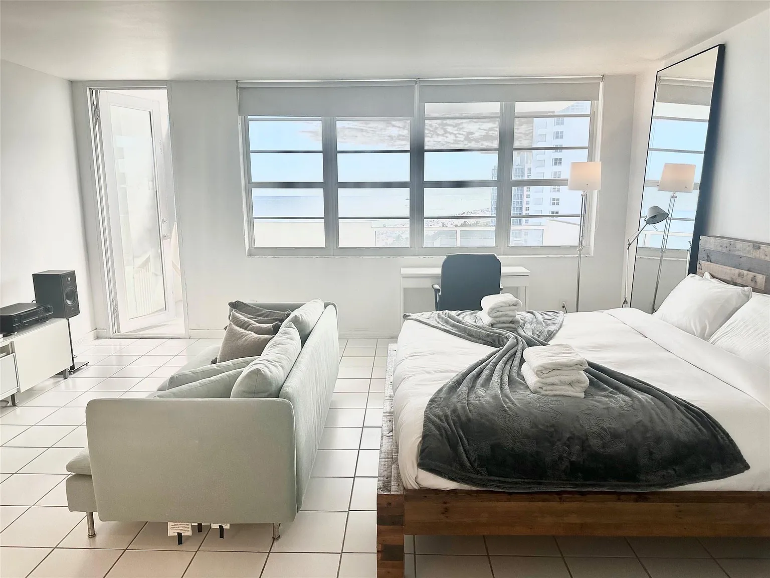 Studio, 1.0 bath, $3,950 — Photo 4