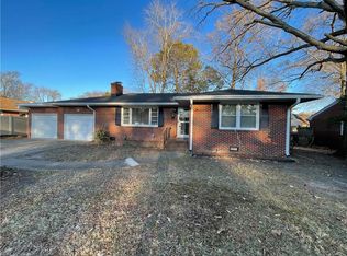 122 Kendall Dr, Newport News, VA 23601