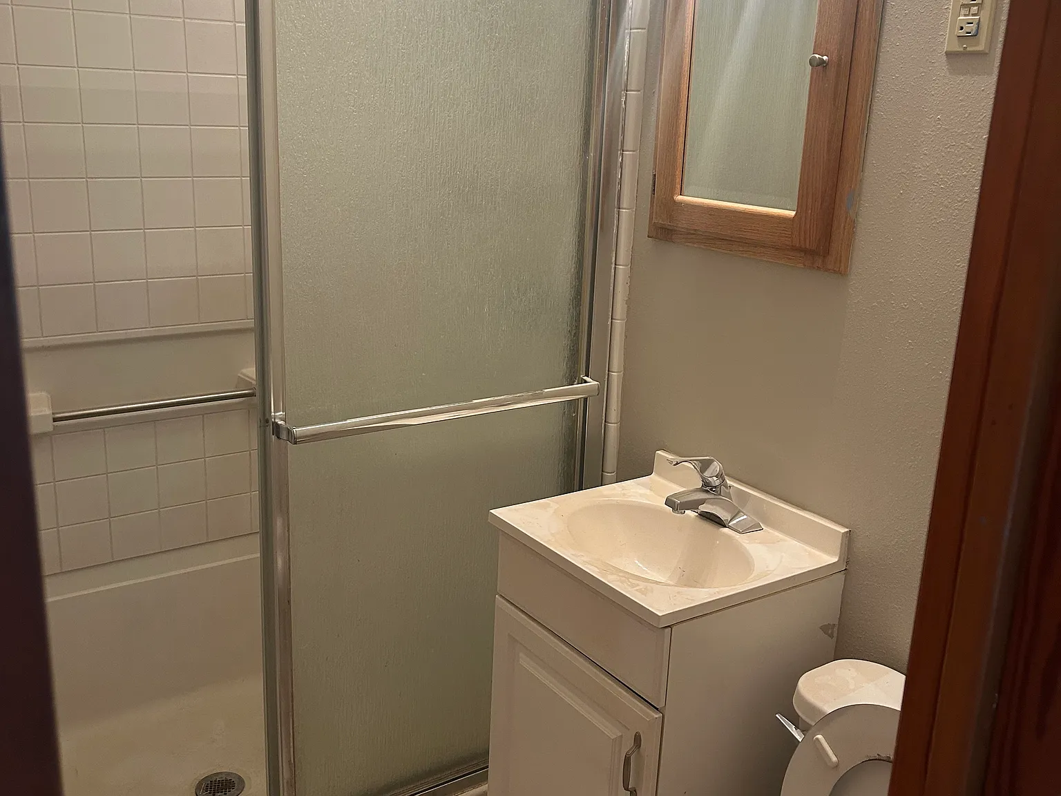 3 bed, 1100 sqft, $1,650 — Photo 2