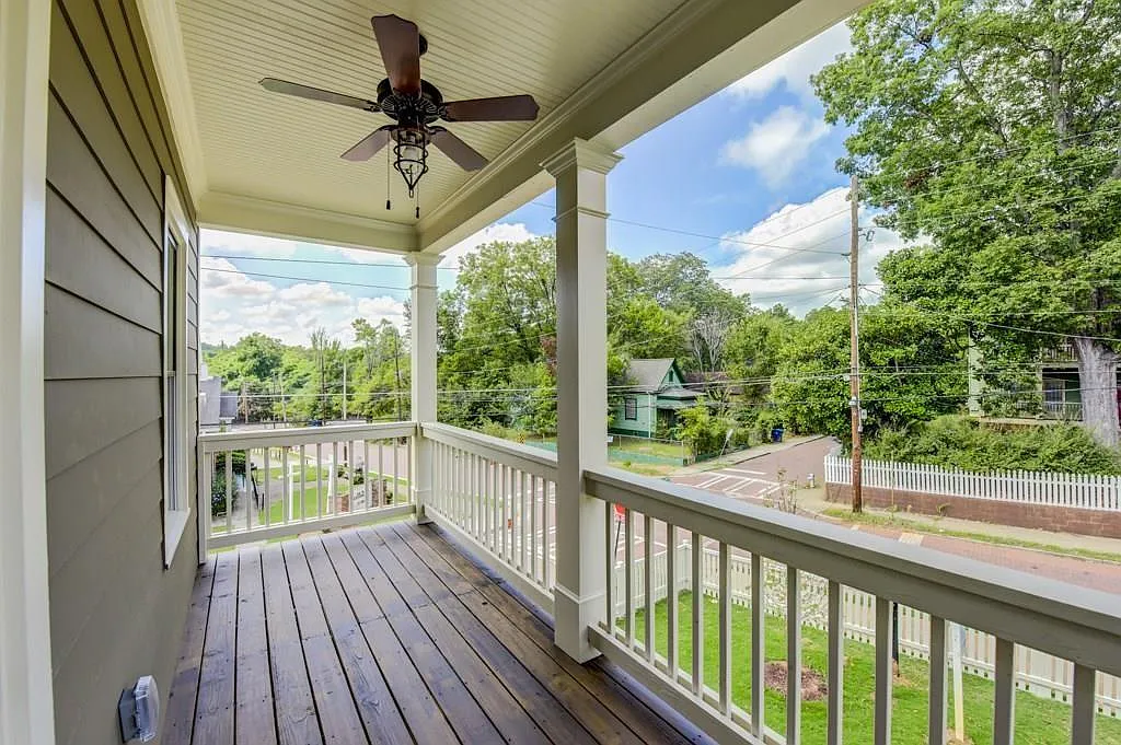 3 bed, 2.5 bath, 1600 sqft, $3,000 — Photo 3