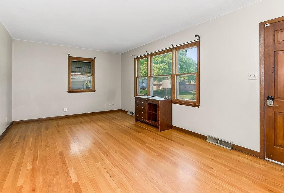 1835 Miami St, Leavenworth, KS 66048 | Zillow