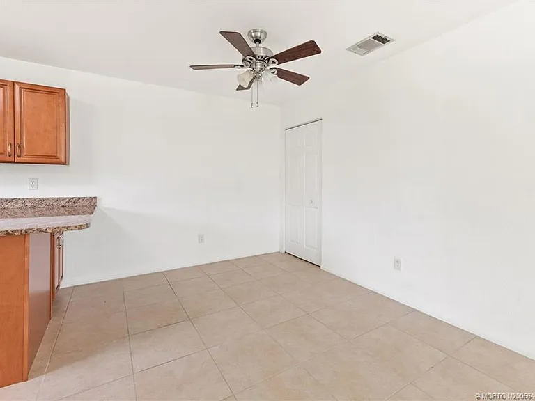 1496 SE Colchester Cir — Photo 11