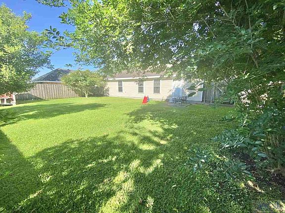 4th image of 1131 W Camellia Dr