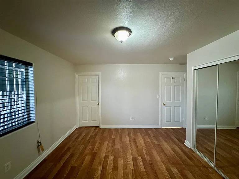 10524 S Avalon Blvd — Photo 12
