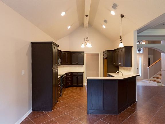 4th image of 6425 Jenny Ln
