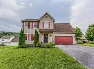 135 Devonshire Ct, Mount Wolf, PA 17347