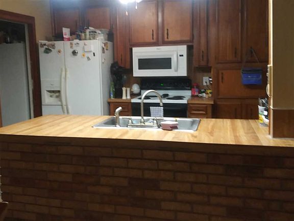 4th image of 1060 Langley Ave