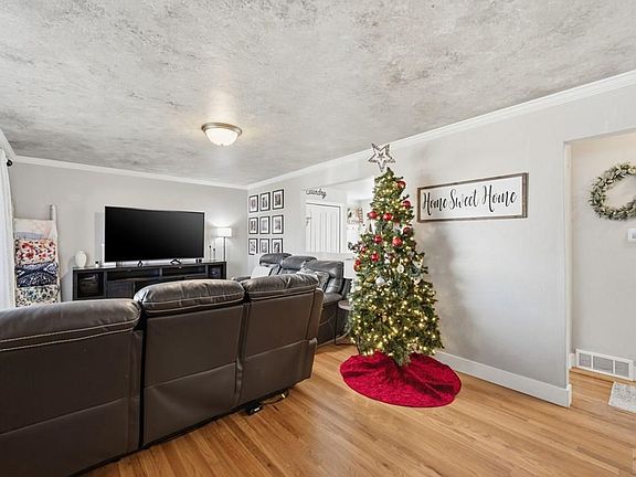 3rd image of 1208 Alexander Cir
