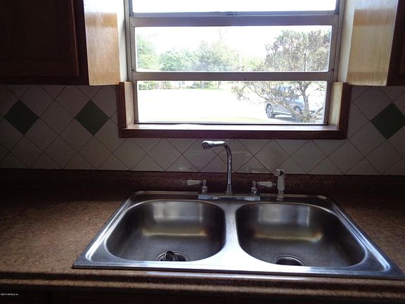 5th image of 1658 Chateau Dr