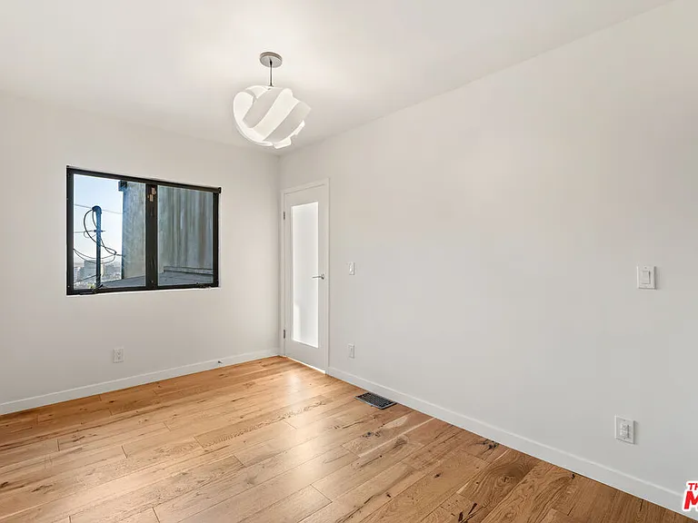 3921 Clayton Ave — Photo 33