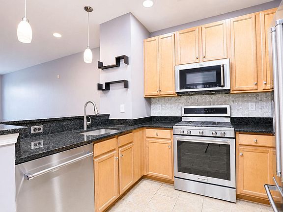 5th image of 2665 Prosperity Ave APT 244