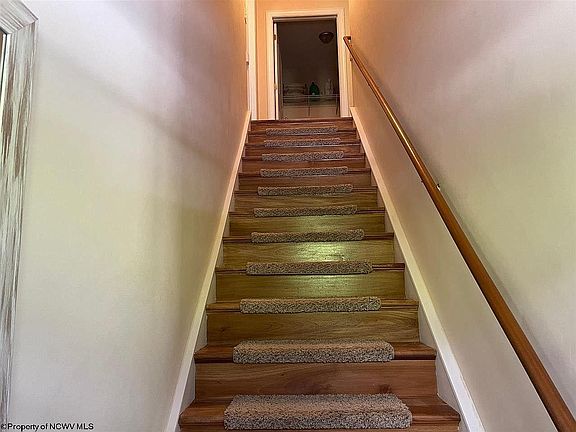 5th image of 74 Brownstone Ln