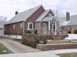 8420 Wareham Pl, Jamaica, NY 11432