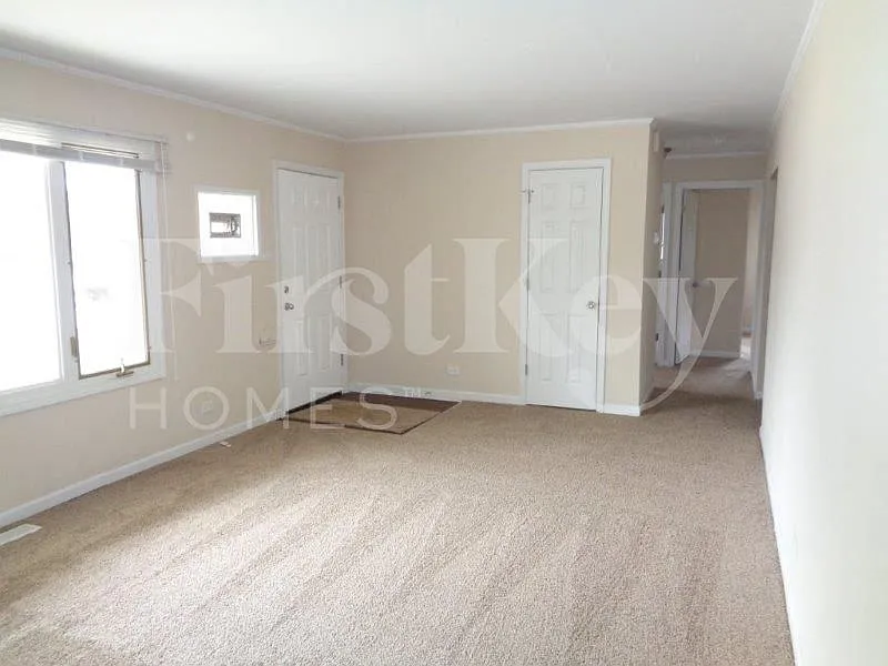 3 bed, 1.5 bath, 1457 sqft, $2,455 — Photo 2