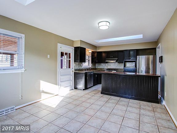 5th image of 14202 Saint Clair Dr