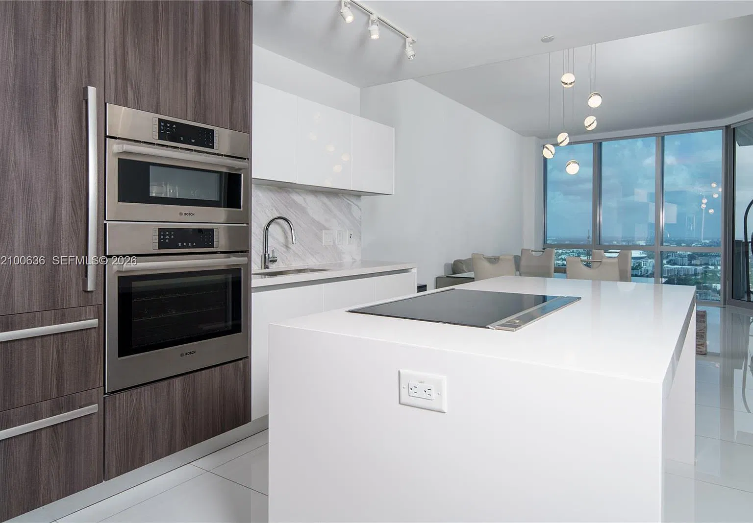Paramount Miami Worldcent — Photo 1
