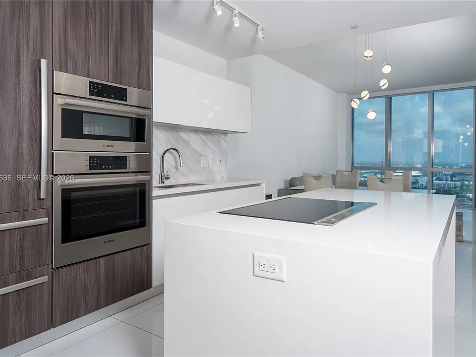 851 NE 1st Ave #4406