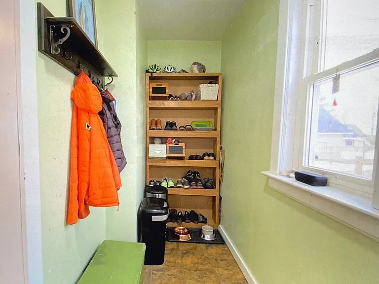 123 E Winona St — Photo 10