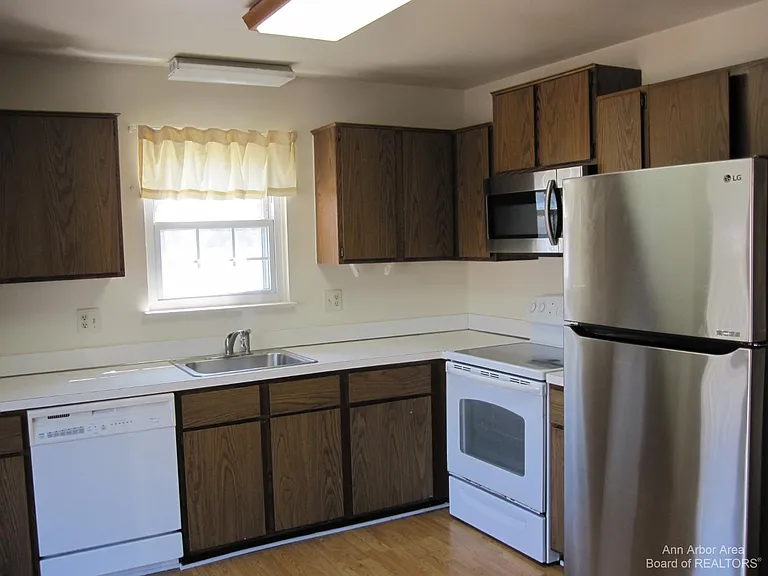 3238 Alpine Dr — Photo 6
