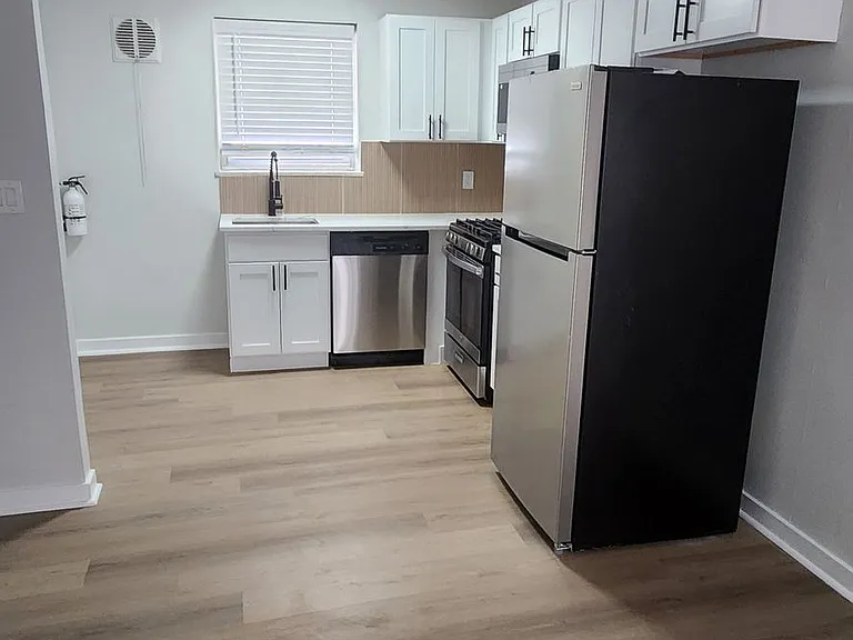Westwood Court Apts — Photo 6