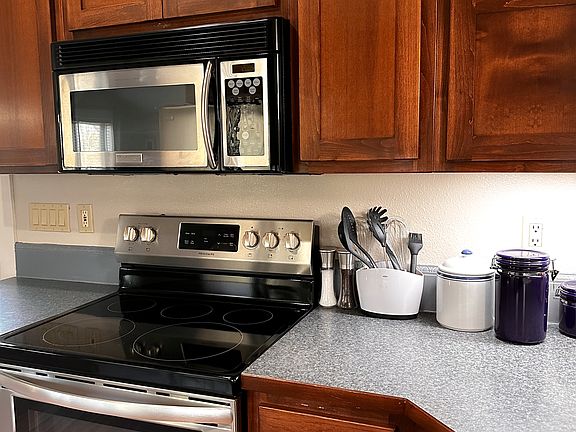 4th image of 1621 Gwinn St E #1621