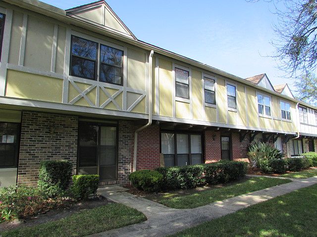 1st image of 8211 Sutton Pl N