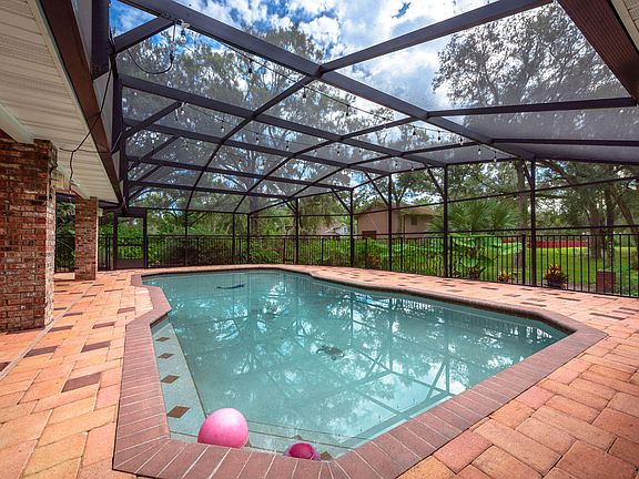 5th image of 2041 Avocado Dr