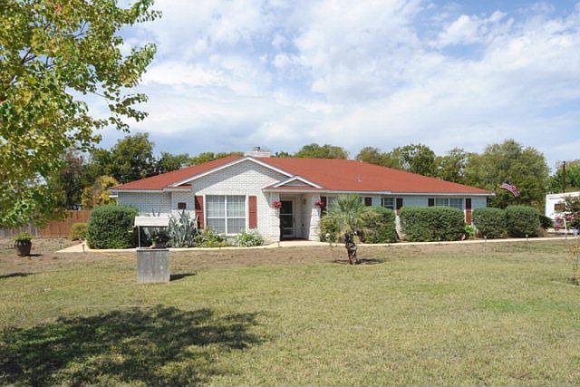 1st image of 106 Woodlake Dr