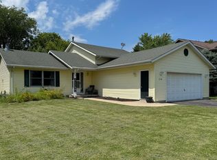 210 Liverpool Dr SE, Poplar Grove, IL 61065