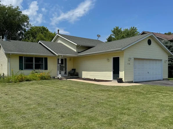 210 Liverpool Dr SE, Poplar Grove, IL 61065