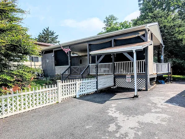 26 Ranger Rd, Falling Waters, WV 25419