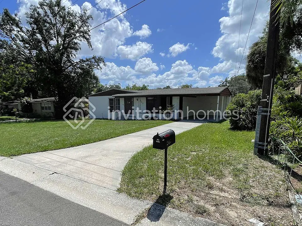 207 Redwood Ave