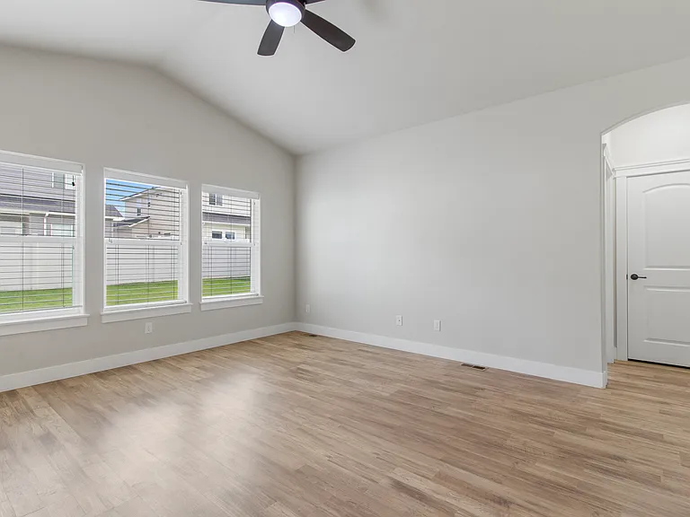 1015 White Birch Ave — Photo 7