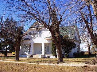 904 Harrison Ave, Lorenzo, TX 79343